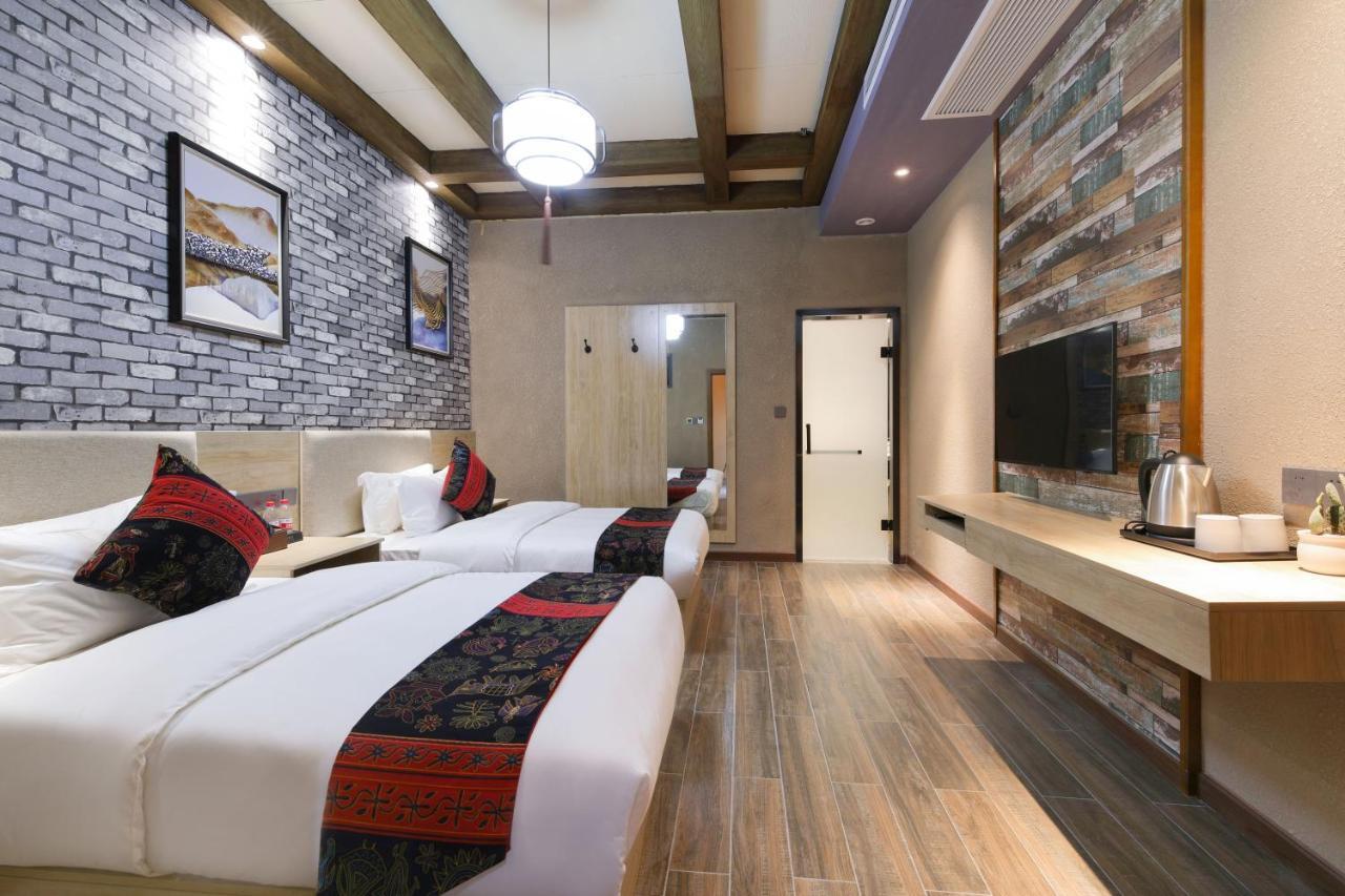 Zou Qu Ye Travel Hotel Chongqing Exterior photo