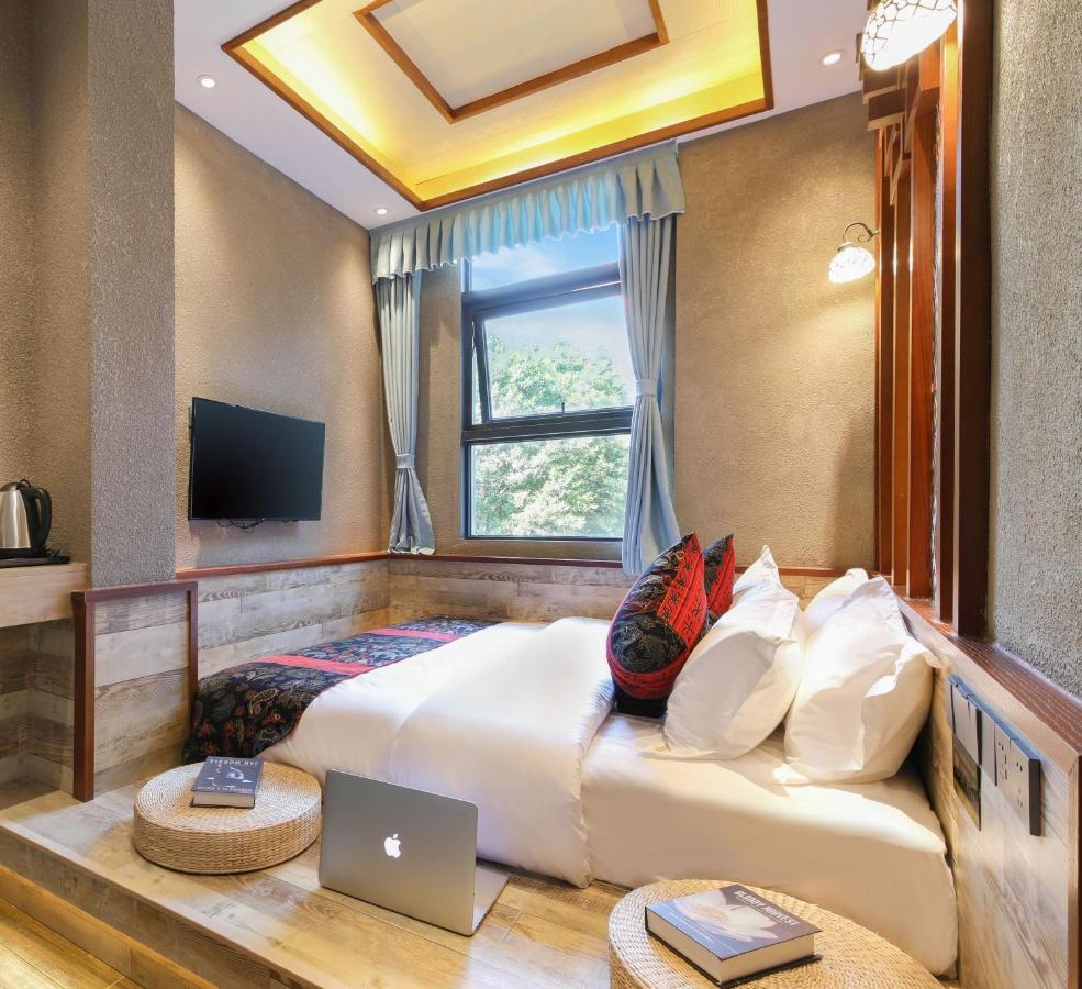 Zou Qu Ye Travel Hotel Chongqing Exterior photo